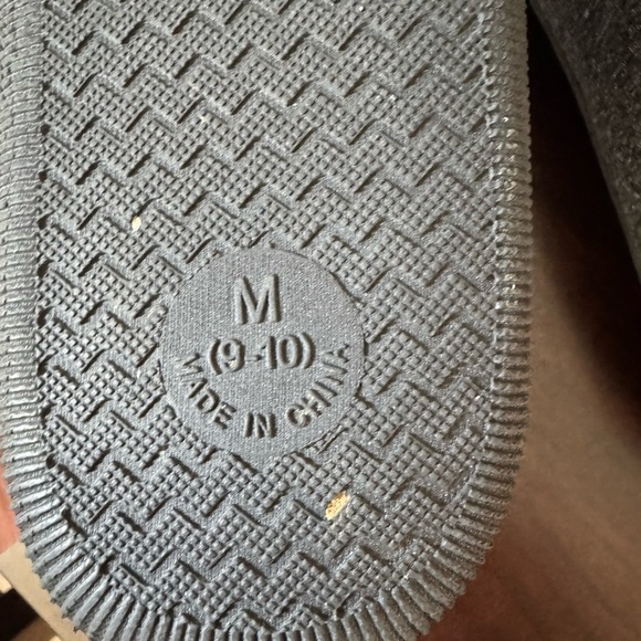 FOCO Men's Ohio State Buckeyes Collegiate Slippers. Size M (9-10) - Picture 4 of 5